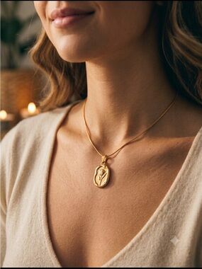 18K Gold-Plated Tulip Pendant Necklace – Stainless Steel Floral Jewelry